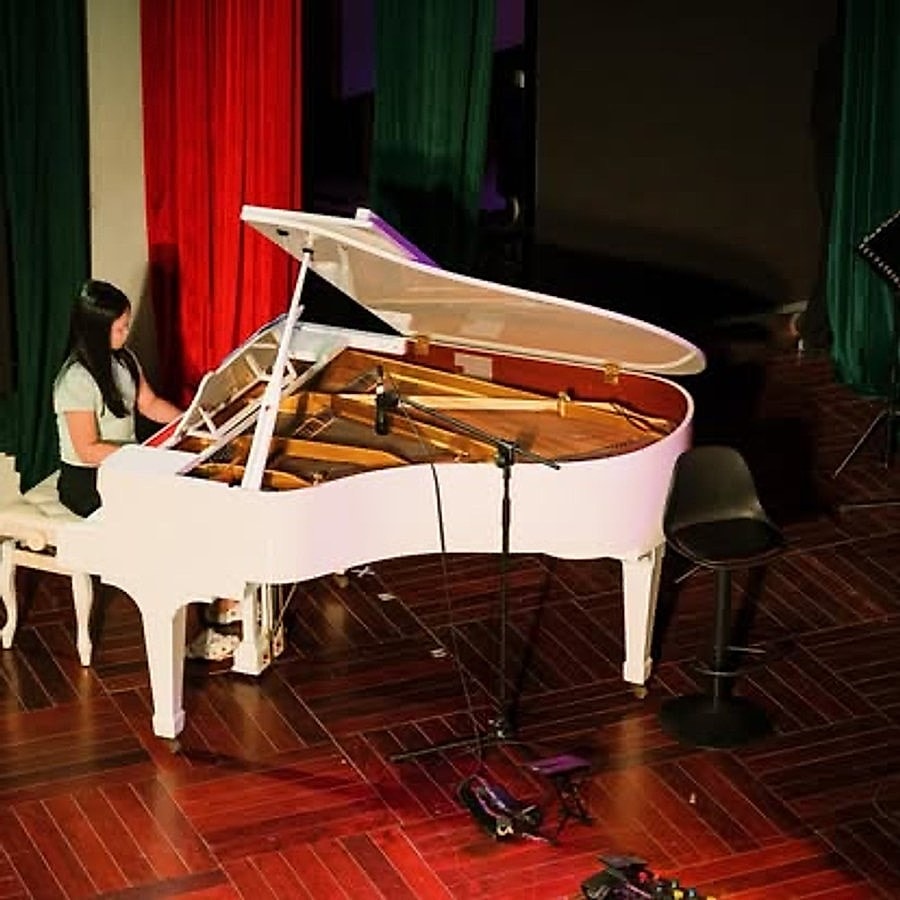 Piano tại Wave Music